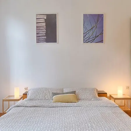 Old Town Apartment *